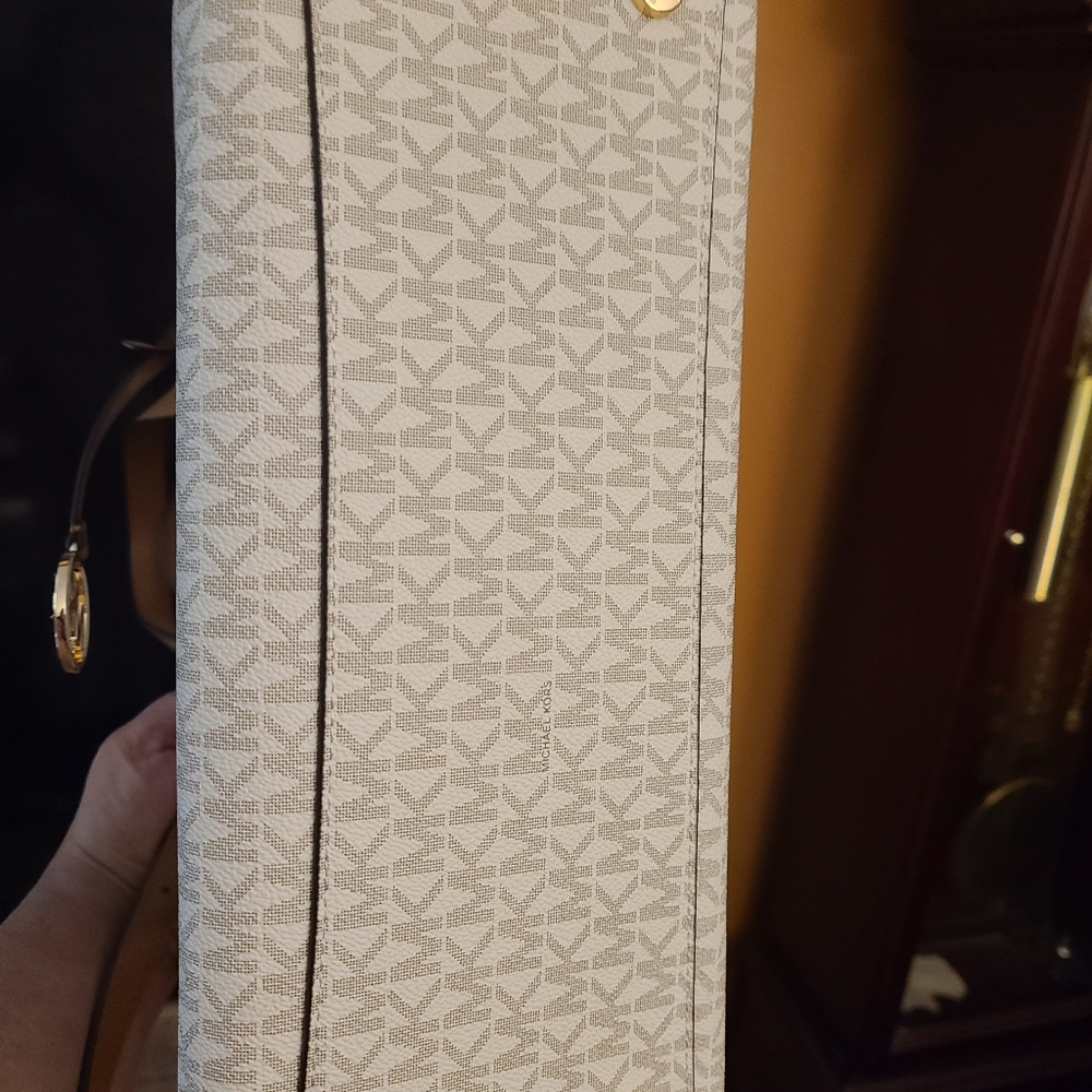 Michael Kors Bag - Picture 6 of 6